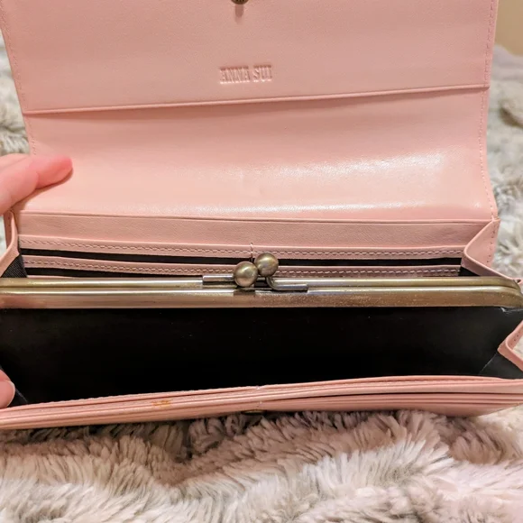 Anna Sui Long Wallet - Rose Embossed - *Rare* - EUC (Call Outs!) - Picture 3 of 7